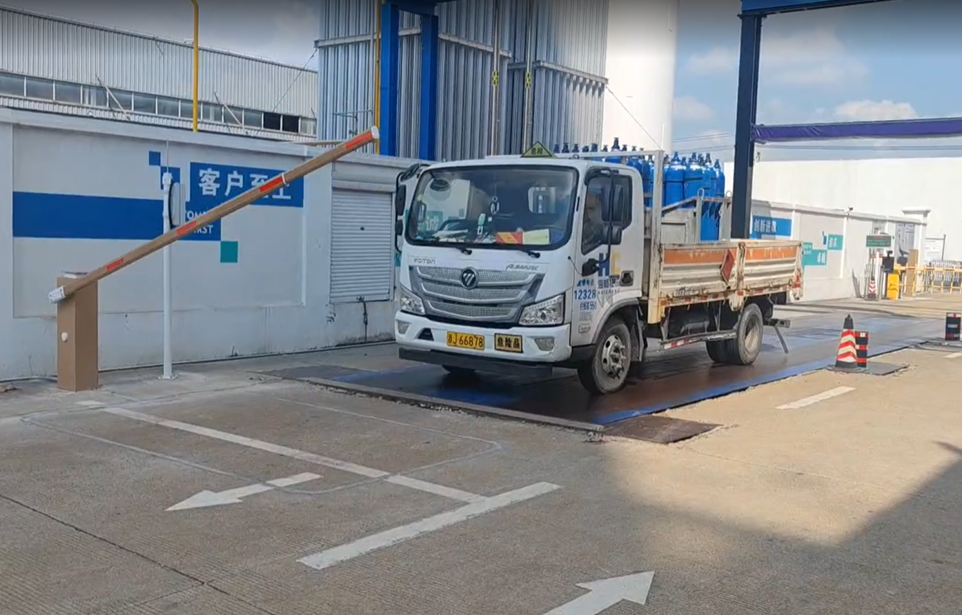 杨贵妃颤抖双乳呻吟求欢