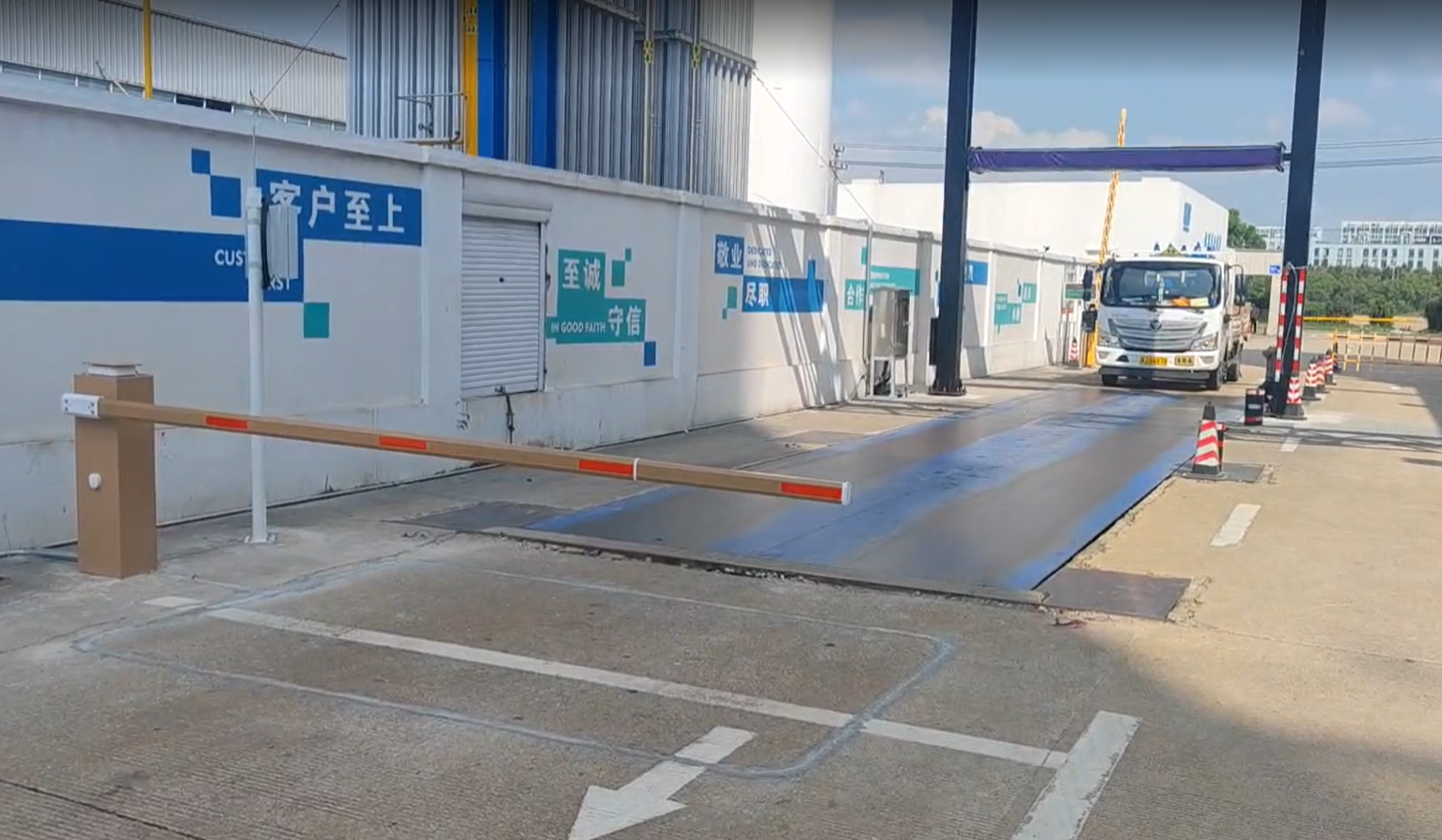 杨贵妃颤抖双乳呻吟求欢